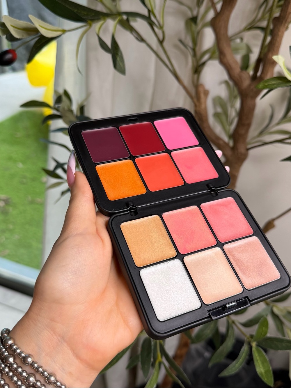 MAKE UP FOR EVER HD Skin Blush & Glow Palette - Picture 4 of 4